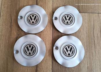 Azev C dekielki z logo VW.