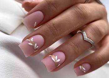 Manicure i pedicure – kobiecość zamknięta w kolorze