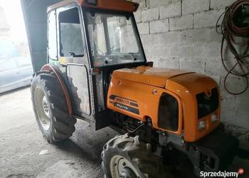 Renault dionis fructus class case 8050 body, fender, hood, side panel grill