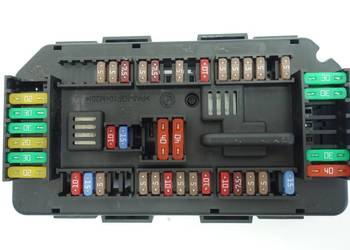 BMW GT F34 318D 2.0 D SKRZYNKA BEZPIECZNIKÓW bsi