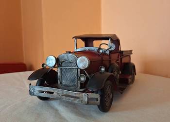 Metalowy samochód RETRO