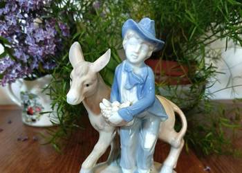 Figurka porcelanowa japońska. Figurka porcelanowa japońska.
