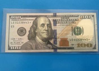Banknot 100 dollarow - ciekawy numer z gwiazdka