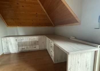 komplet mebli do pokoju (komoda z biurkiem, szafa i regał)