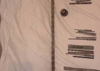 Wiertła 21 do metalu i bet ( 4 nowe do betonu), głowica Bosch, dwa pobijaki Wiertła 21 do metalu i bet ( 4 nowe do betonu), głowica Bosch, dwa pobijaki