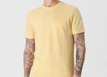 żółty t-shirt męski z nadrukiem Sinsay