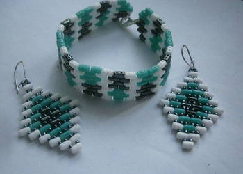 Kolczyki bransoletka mięta biel czerń beading Kolczyki bransoletka mięta biel czerń beading