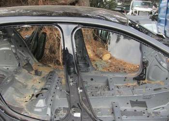 PRÓG SŁUPEK PRAWY PRAWA BOK TEGNE RENAULT MEGANE IV HB