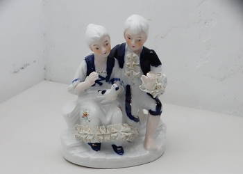 Porcelanowa figurka Para Zakochanych z Gołębiem – Styl Rokoko, Koronka, 16