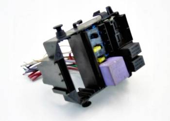 SKRZYNKA BEZPIECZNIKÓW LAGUNA II KOMBI 8200003634