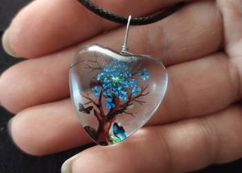 Łańcuszek z zawieszką z żywicy