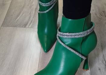 (40)  Zielone, bogato zdobione botki Szpilki wieczorowe, NOWE