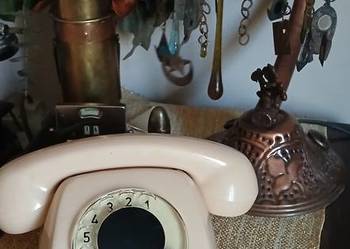 Stary telefon stacjonarny