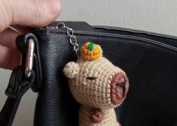 Kapibara wykonana na szydełku, brelok, zawieszka