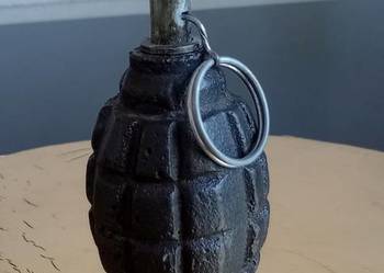 Granat Wojskowy F-1 Fugas Ananas Na Prezent Kolekcjonerski Granat Wojskowy F-1 Fugas Ananas Na Prezent Kolekcjonerski