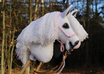 Hobby horse siwy / biały konik na patyku / zabawka