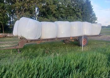 Przyczepa laweta do bel słomy siana