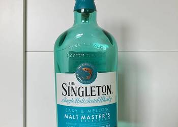 Niebieska butelka flakon po whisky The Singleton