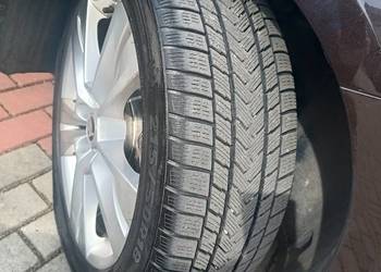 Opony zimowe 215/50/18