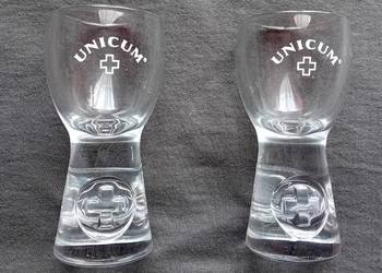 Dwa kolekcjonerskie kieliszki do słynnego węgierskiego likieru Unicum.