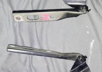 Zawiasy pokrywy silnika Audi a4 B8