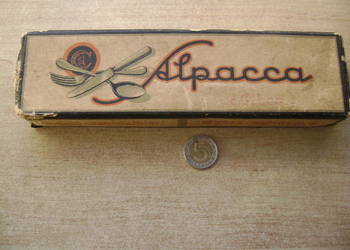 Starocie z PRL Stare sztućce = Pudełko Alpacca przedwojenne 22 cm długości