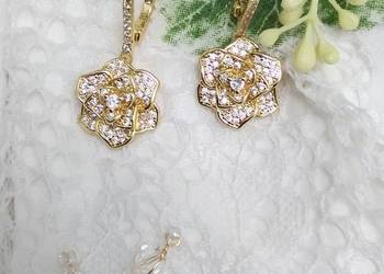 Kolczyki ze stali chirurgicznej okazała róża pozłacane 18K