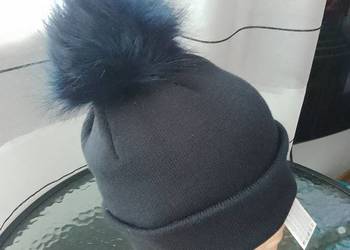 Czapka damska z pomponem granatowa