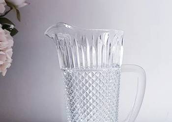 Duży ciężki szklany dzbanek na wodę wazon