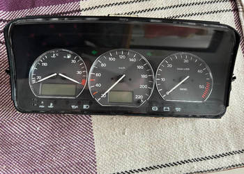 Licznik MFA chrom Passat B4 o oznaczeniu 3A0 919 033R
