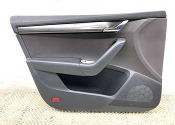 BOCZEK DRZWI LEWY PRZÓD SKODA OCTAVIA III Kombi TAPICERKA