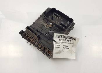 SKRZYNKA BEZPIECZNIKÓW 8K240912 SUPERB II