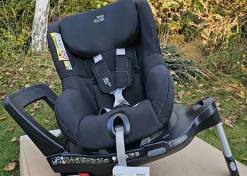 Fotelik samochodowy Britax Romer Dualfix M i-Size obrotowy 360°.