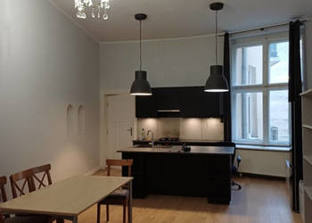 Klimatyczne mieszkanie w kamienicy w centrum Łodzi - bezpośrednio!