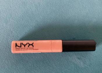 Piękny beżowy błyszczyk NYX Mega Shine Lip Gloss