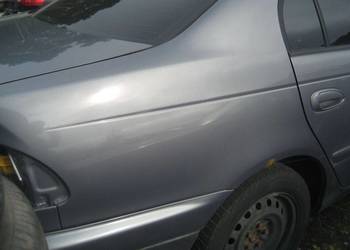 toyota  avensis t22 lift  00-02r sedan błotnik tył prawy