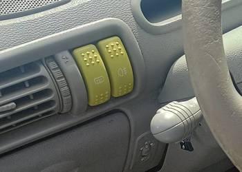 Renault Twingo I - Włącznik świateł przeciwmgielnych i ogrzewania tylnej sz