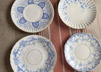 Patera, biała porcelana, niebieski dekor. Sygnatury widać na