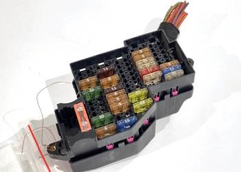 SKRZYNKA BEZPIECZNIKÓW PORSCHE PANAMERA 7L0941828A Sportowy/Coupe 09-1