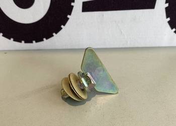 Blokada osłon New Holland 9831581 ORYGINAŁ CNH