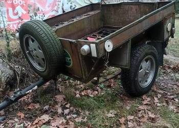 Przyczepka samochodowa.