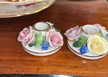 Świeczniki LIPPELSDORF. Z kwiatkami porcelanowymi -  2 sztuki