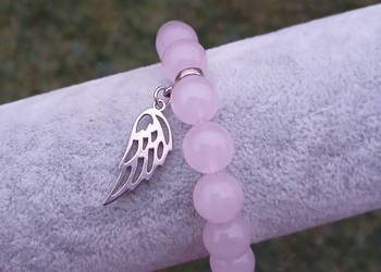 Bransoletka damska z Kwarcu różowego z zawieszką srebrną skrzydełkiem
