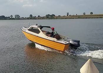 Motorówka 475 z silnikiem Yamaha 40