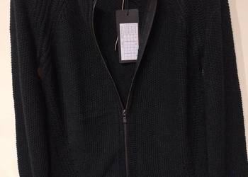 Kardigan w kolorze czarnym z lamówkami .