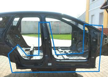 Audi Q4 40 E-TRON próg cały bok poszycie słupek prawy prawa strona