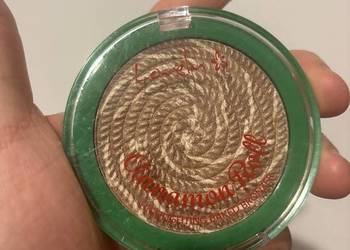 Rozświetlający bronzer
