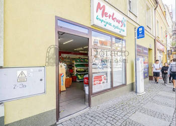 Przestronny lokal usługowy w ścisłym centrum miasta