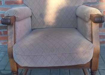 Fotel dębowy rustykalny z welurową tapicerką (732)