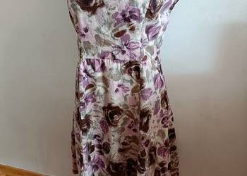 Sukienka w kwiaty, 40